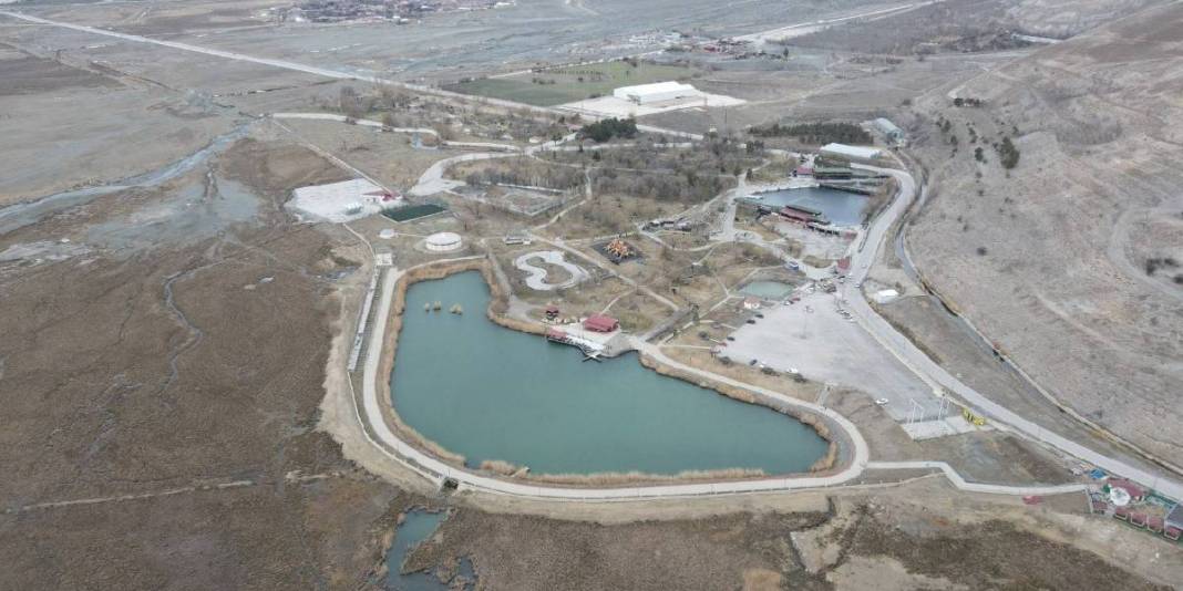 Dünyada böylesi çok nadir görülüyor! Burası Erzincan: 5 ayrı suyun çıkış noktası aynı! 1